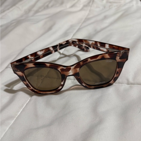 QUAY SUNGLASSES - Picture 2 of 6